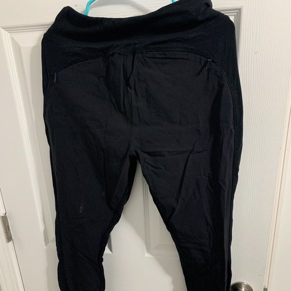 Fabletics Pocketed Leggings - Picture 1 of 2